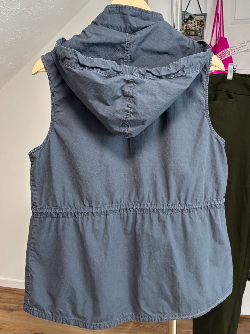 Mudd slate blue utility vest with hood and drawstrings, size 1X - Picture 2 of 8